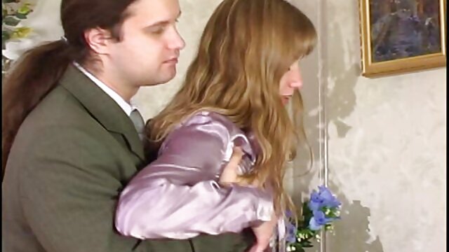 Íme egy újabb csodálatos háromirányú akció két nimfóval, retro családi porno akik szeretnek dugni