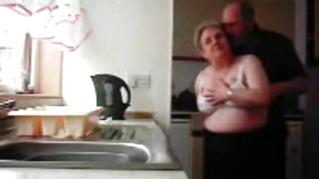 Lenyűgöző dögösek, dögös testekkel keményen izgató videók megbasznak hármasban