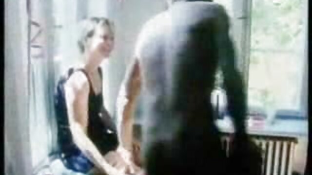 A szekszfilmek ingyen nagy gömbölyű mellekkel rendelkező Frisky minx megkapja a kívánt dupla behatolást