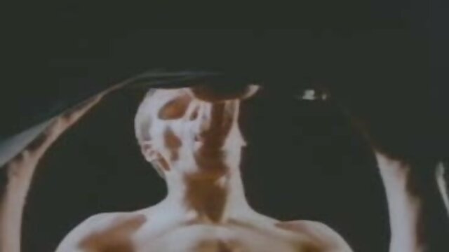 Az aranyos latin csaj amator szex video Sandra Sanchez leszbikus hármasban vesz részt