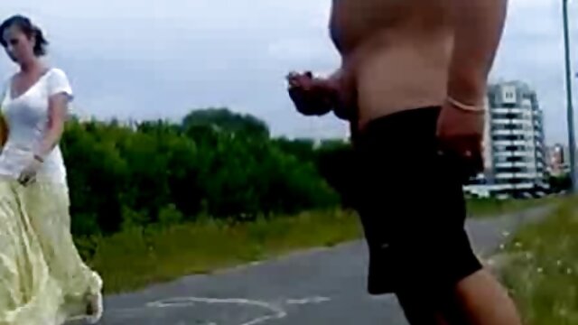 A sportos, fantasztikus fekete hajú tini szeret erős, kövér farkat lovagolni ingyen ponro