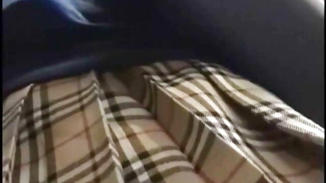 Lenyűgöző barnák leszbi sex videok szexi fűzőben játszanak egymással