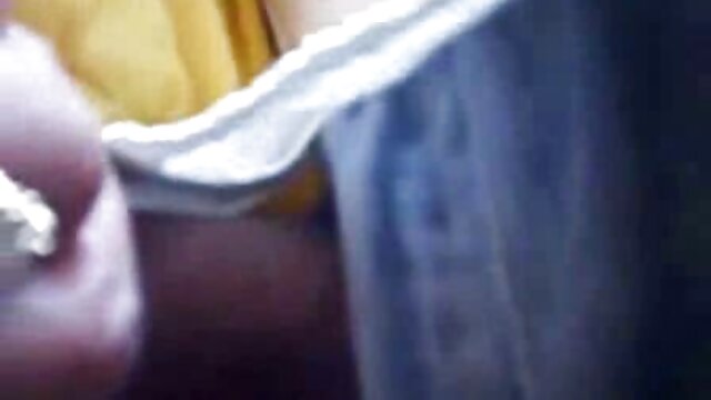 Az étvágygerjesztő, dögös szekszes videók testű lányok egy kanos férfi sztriptíztáncoson osztoznak