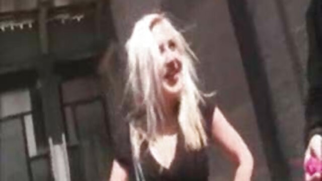 Kémvideó baszik a nagyi meztelen lányokat ábrázoló Barcelona tengerpartján
